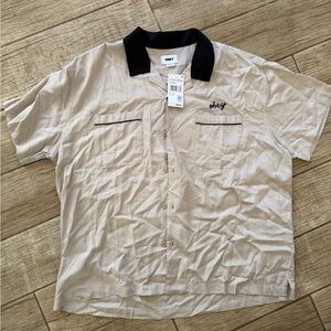Beige Short Sleeve Shirt with Black Collar